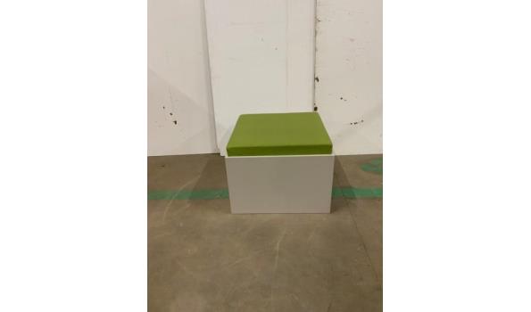Deel van zithoek met kussen - vierkant 80x80x61 (groen)